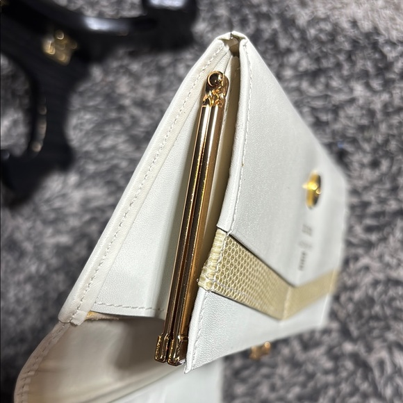 Elegant Vintage Givenchy Lizard White and Cream Women's Clutch/Wallet Kisslock - Picture 3 of 16